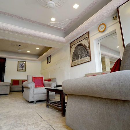 Hotel Royal Ahmedabad Bagian luar foto