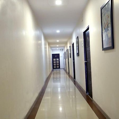 Hotel Royal Ahmedabad Bagian luar foto