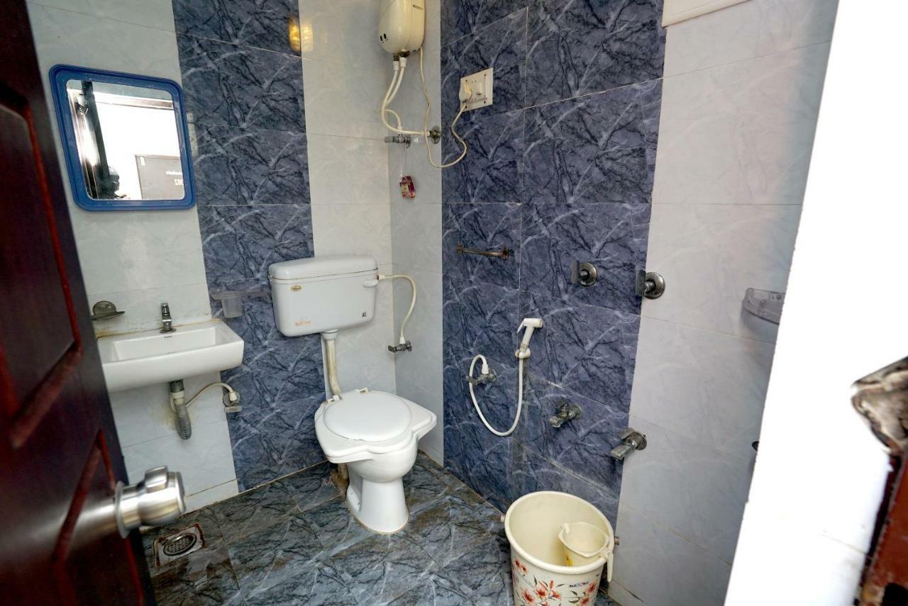 Hotel Royal Ahmedabad Bagian luar foto