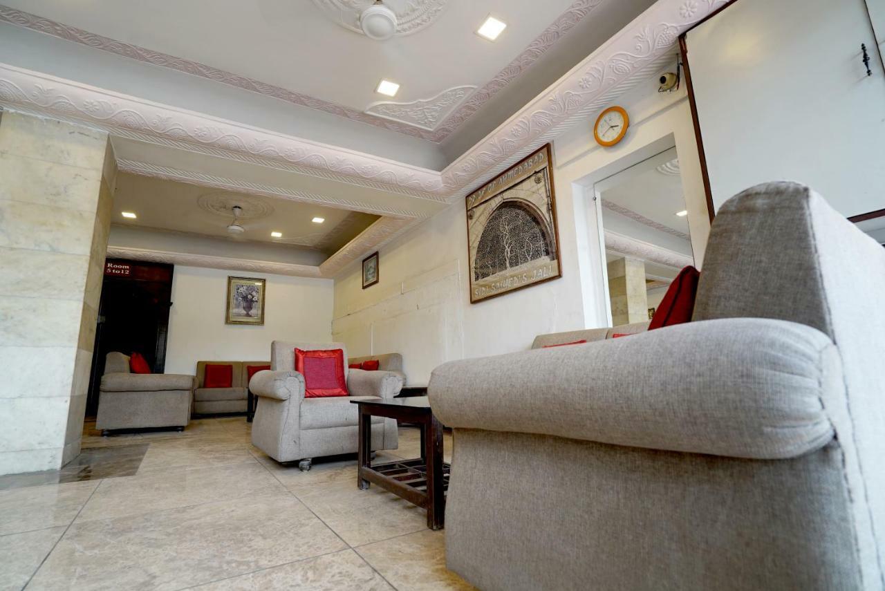 Hotel Royal Ahmedabad Bagian luar foto
