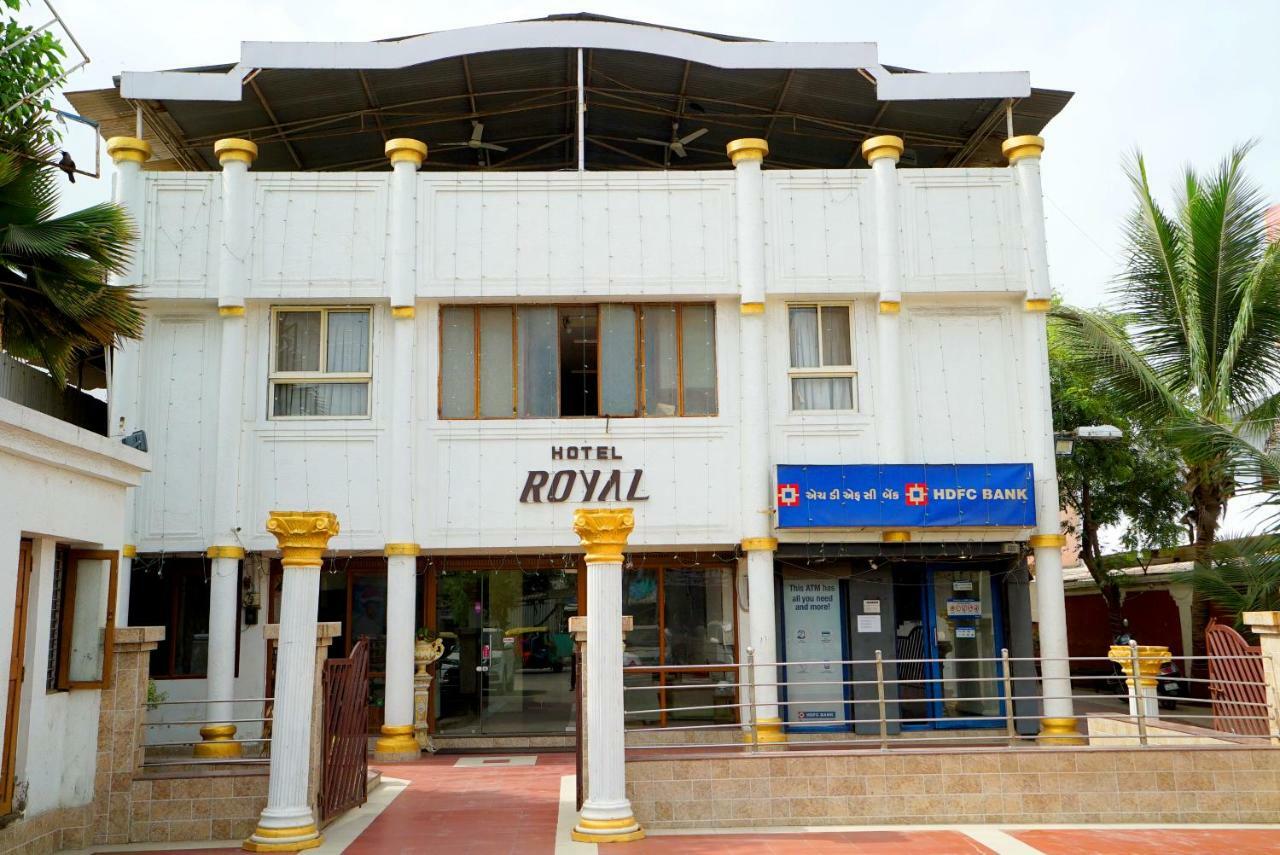 Hotel Royal Ahmedabad Bagian luar foto