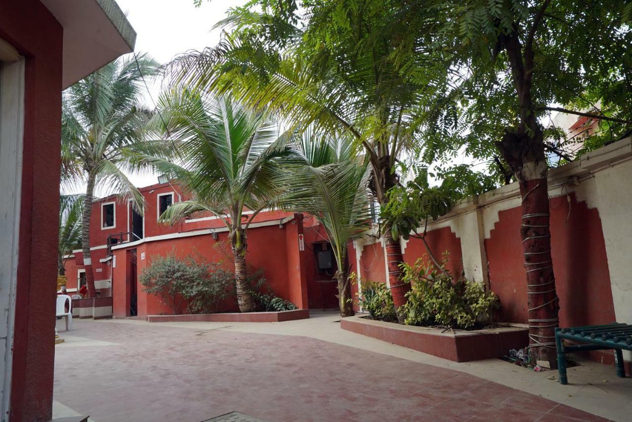 Hotel Royal Ahmedabad Bagian luar foto